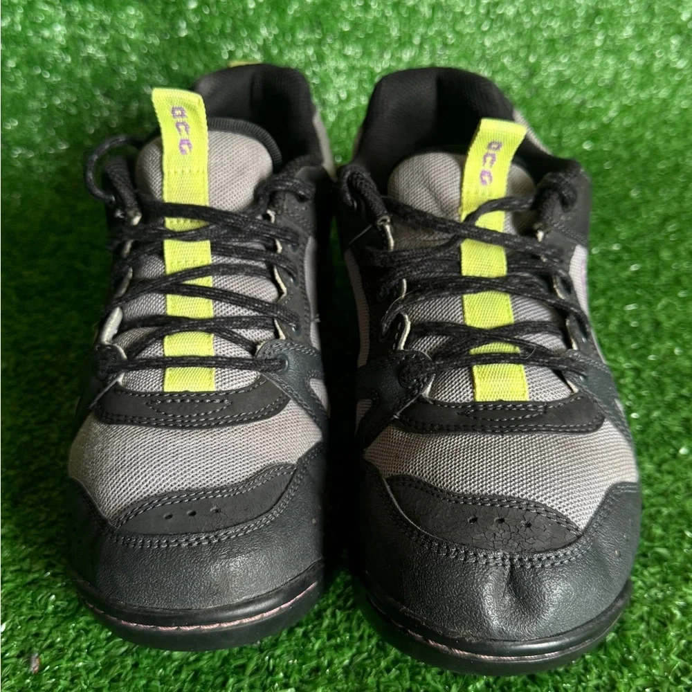 Nike ACG Black and Purple Trail Shoes - Picture 3 of 6